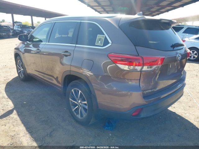 5TDJZRFH2JS832546 Toyota Highlander Xle