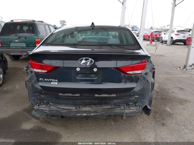 5NPD74LF1HH205121 Hyundai ELANTRA SE