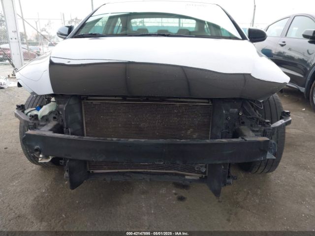 5NPD74LF1HH205121 Hyundai ELANTRA SE