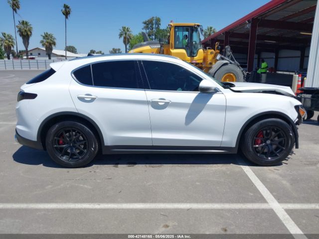 ZASFAKAN0J7B72784 Alfa Romeo Stelvio Awd