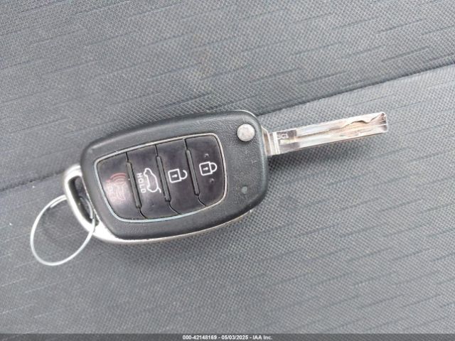 KM8J2CA41KU909275 Hyundai TUCSON SE
