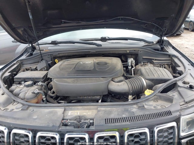 1C4RJEAG3HC647337 Jeep Grand Cherokee Laredo 4x2