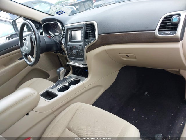 1C4RJEAG3HC647337 Jeep Grand Cherokee Laredo 4x2
