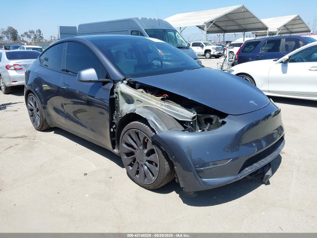 2021 TESLA MODEL Y 5YJYGDEF9MF136847 Photo 0