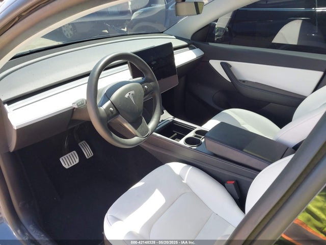 2021 TESLA MODEL Y 5YJYGDEF9MF136847 Photo 4