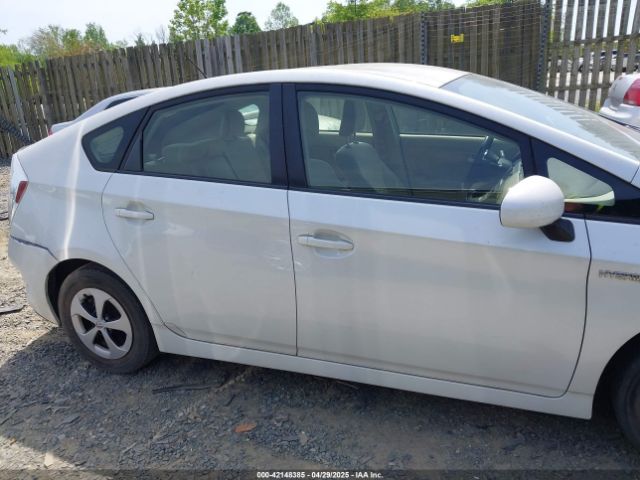 JTDKN3DU0F0403221 Toyota Prius Three