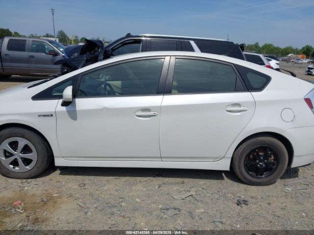JTDKN3DU0F0403221 Toyota Prius Three