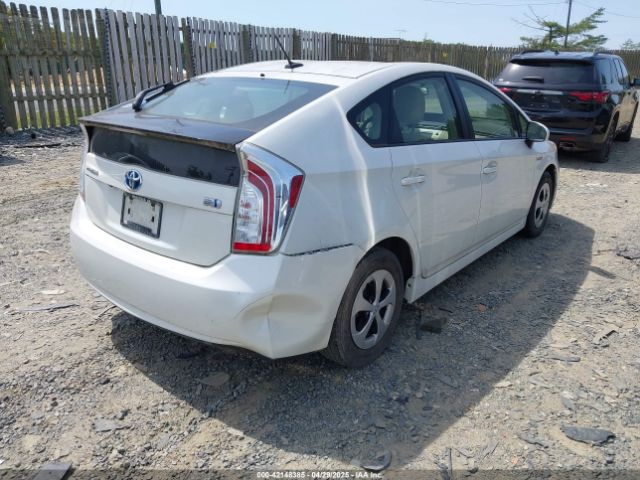 JTDKN3DU0F0403221 Toyota Prius Three