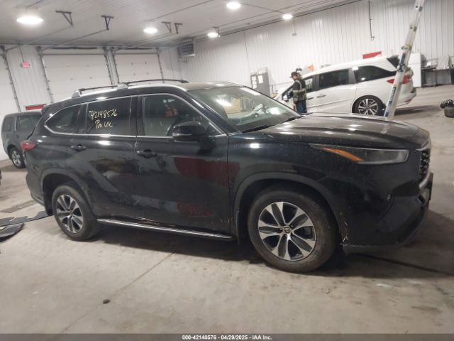 5TDGZRBH3MS548427 Toyota Highlander Xle