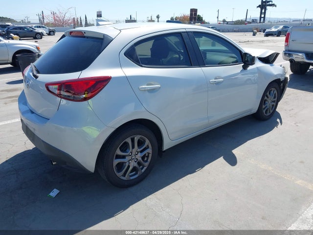 3MYDLBJV7LY703122 Toyota YARIS LE