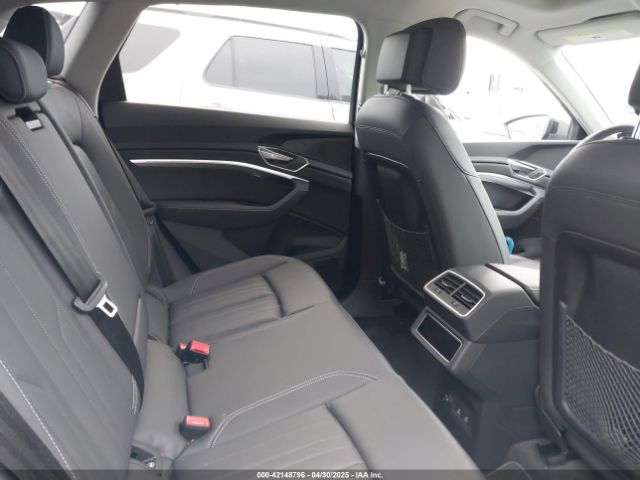 2024 AUDI Q8 E-TRON WA15AAGE4RB051331 Photo 7