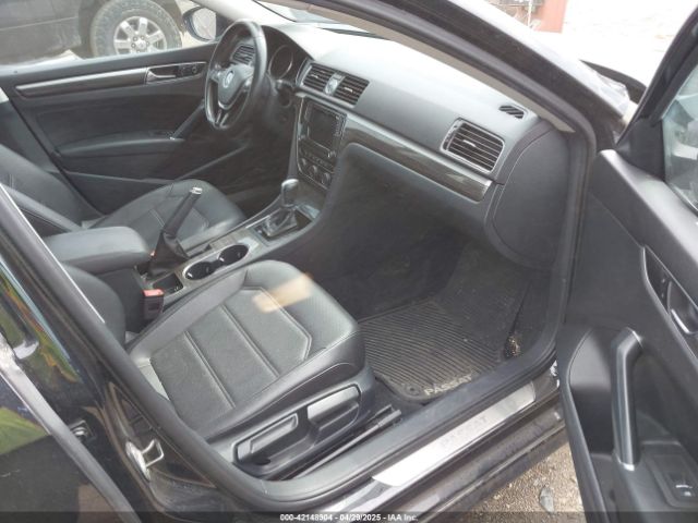 2017 VOLKSWAGEN PASSAT 1VWGT7A31HC078219 Photo 4
