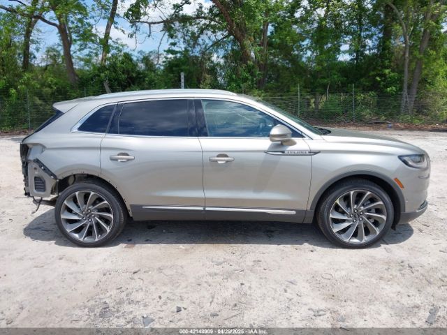 2LMPJ8KP8PBL15481 Lincoln Nautilus Reserve