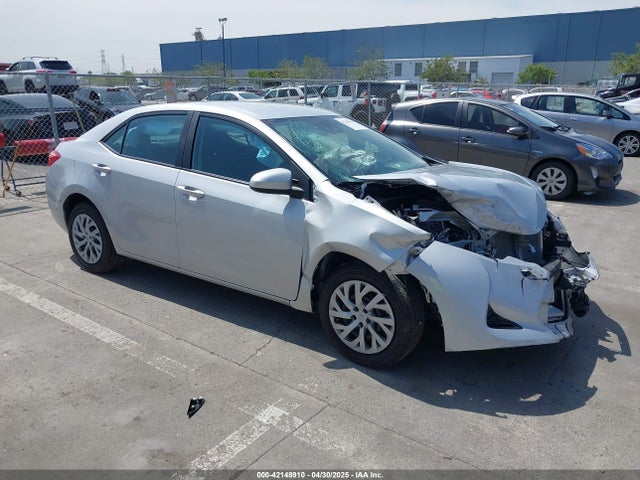 Toyota COROLLA LE 2018 2T1BURHE2JC085254 Image 1