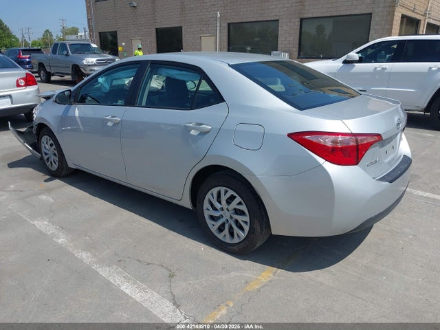 Toyota COROLLA LE 2018 2T1BURHE2JC085254 Image 3
