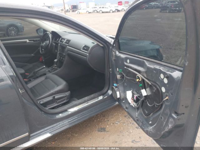 1VWDT7A36HC070264 Volkswagen Passat 1.8t R-line