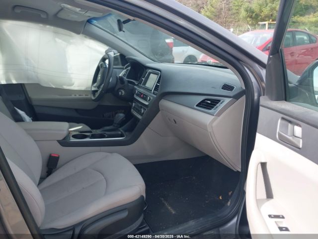 5NPE24AF0JH679699 Hyundai SONATA SE