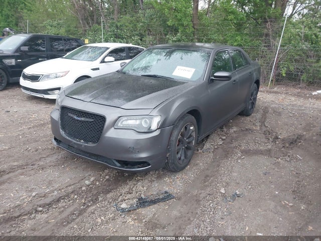 42149387 :رقم المزاد ، 2C3CCARG3JH324944 vin ، 2018 Chrysler 300 Touring Awd مزاد بيع