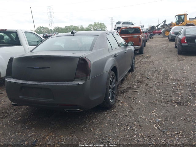 42149387 :رقم المزاد ، 2C3CCARG3JH324944 vin ، 2018 Chrysler 300 Touring Awd مزاد بيع