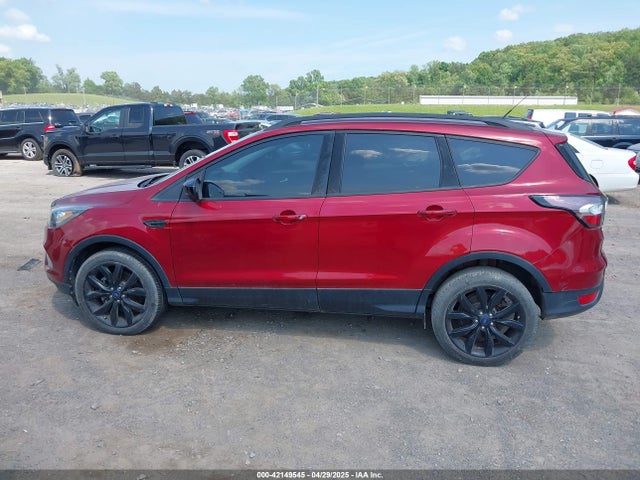 1FMCU9GD2JUB36957 Ford ESCAPE SE