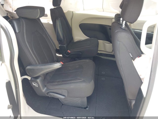 2C4RC1CG2NR204647 Chrysler Voyager Lx