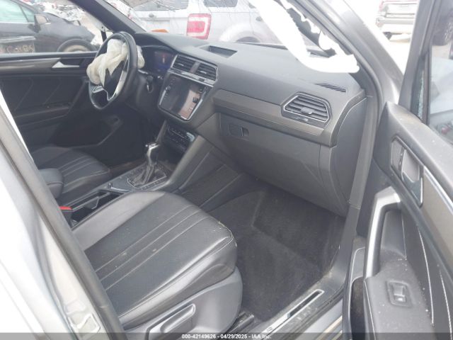 3VVCB7AX1NM065960 Volkswagen Tiguan 2.0t Se R-line Black