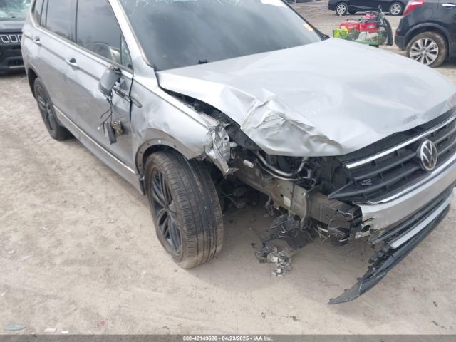 3VVCB7AX1NM065960 Volkswagen Tiguan 2.0t Se R-line Black
