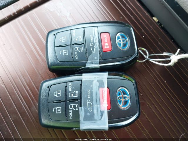 5TDYSKFC5RS139626 Toyota SIENNA XLE
