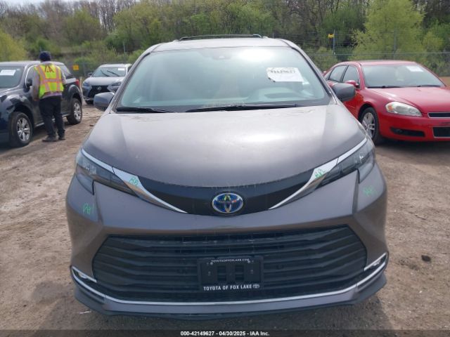 5TDYSKFC5RS139626 Toyota SIENNA XLE