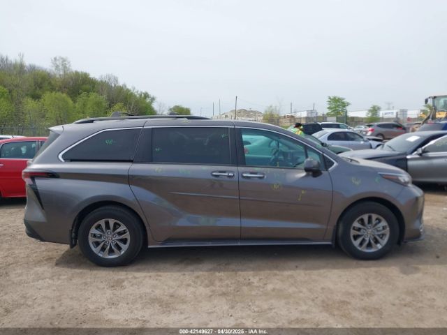 5TDYSKFC5RS139626 Toyota SIENNA XLE