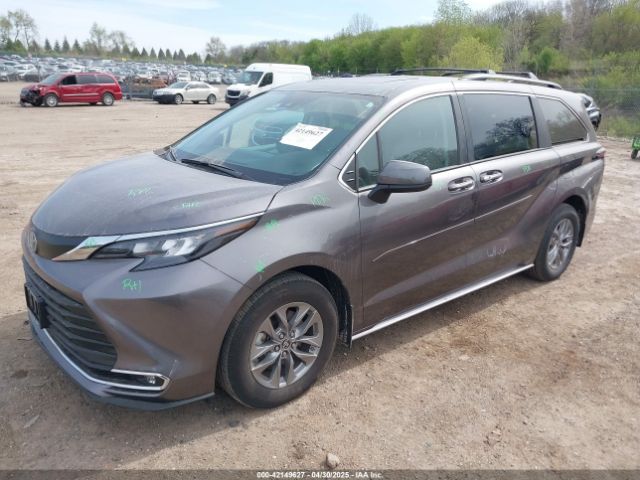 5TDYSKFC5RS139626 Toyota SIENNA XLE