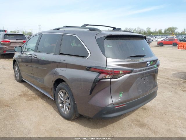 5TDYSKFC5RS139626 Toyota SIENNA XLE