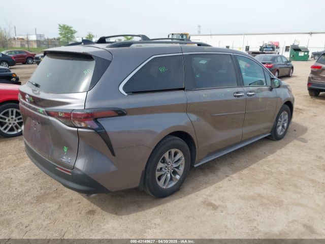 5TDYSKFC5RS139626 Toyota SIENNA XLE