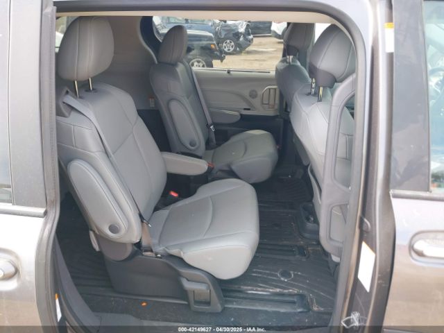 5TDYSKFC5RS139626 Toyota SIENNA XLE