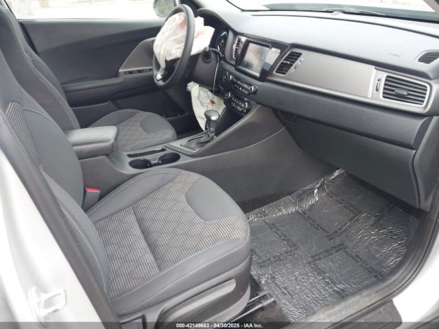 KNDCB3LC5K5351412 KIA NIRO LX