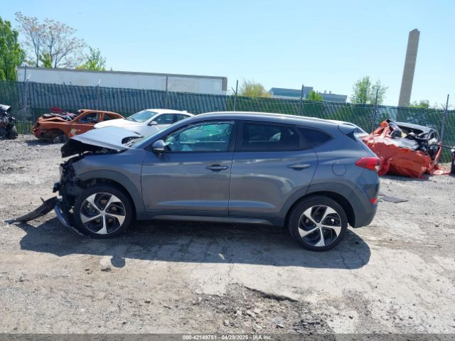 KM8J3CA28GU126098 Hyundai Tucson Sport