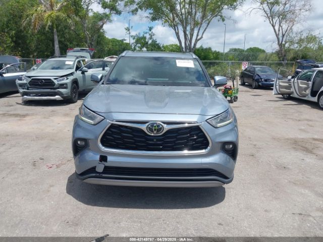 5TDFZRBHXNS175366 Toyota Highlander Platinum