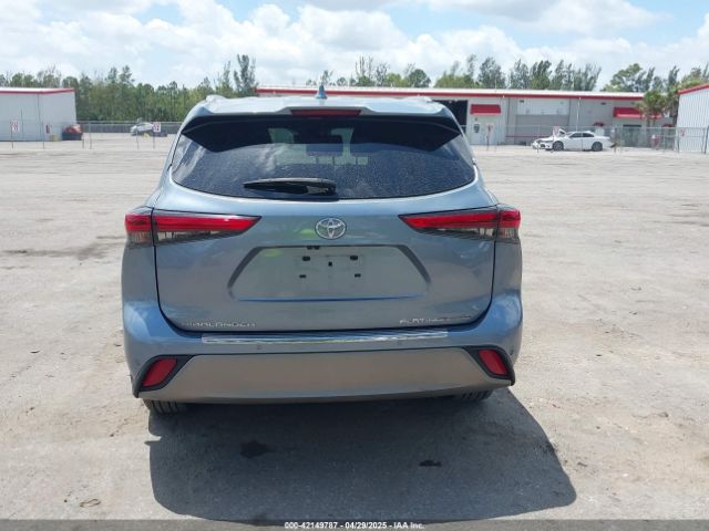 5TDFZRBHXNS175366 Toyota Highlander Platinum