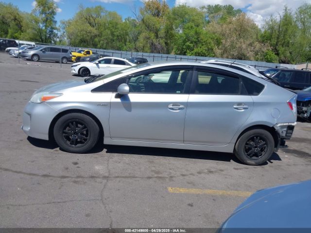 JTDKN3DU6F0477579 Toyota Prius Two