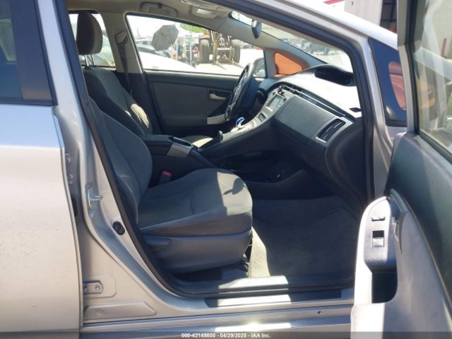 JTDKN3DU6F0477579 Toyota Prius Two