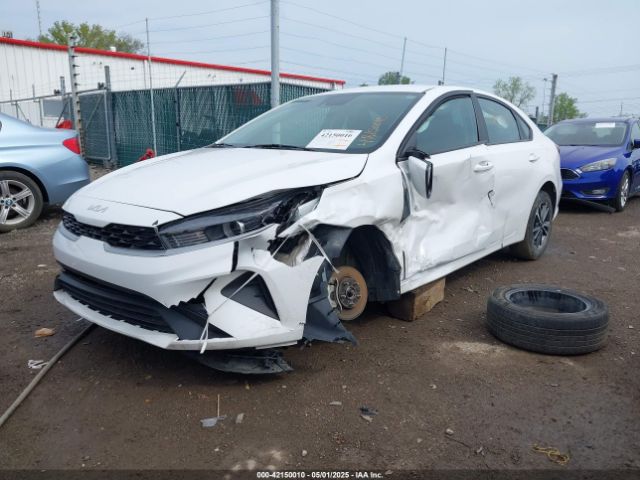 3KPF24AD5NE430893 KIA Forte Lxs