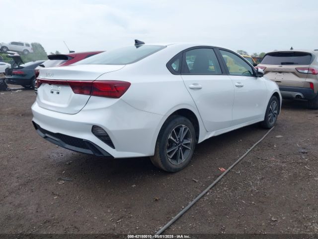 3KPF24AD5NE430893 KIA Forte Lxs