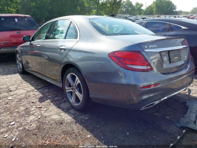 2018 MERCEDES-BENZ E 300 WDDZF4JB6JA301158 Photo 2