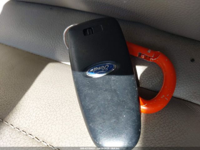 1FMCU0J9XEUA53301 Ford Escape Titanium