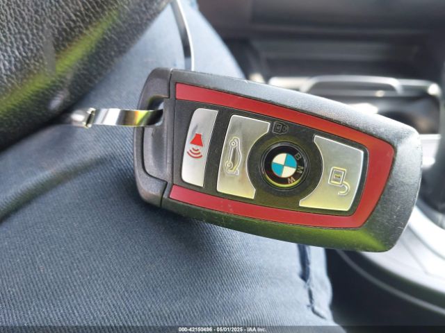 WBA8B9G59JNV00131 BMW 330I