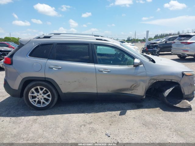 1C4PJLCB3GW273029 Jeep Cherokee Latitude