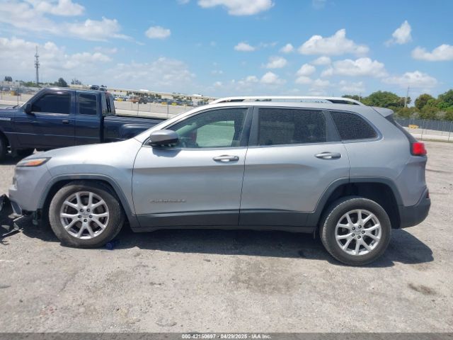 1C4PJLCB3GW273029 Jeep Cherokee Latitude