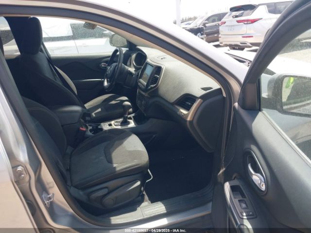 1C4PJLCB3GW273029 Jeep Cherokee Latitude