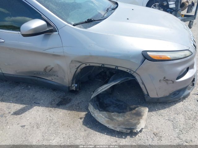 1C4PJLCB3GW273029 Jeep Cherokee Latitude