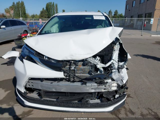 5TDKRKEC9RS214976 Toyota SIENNA LE